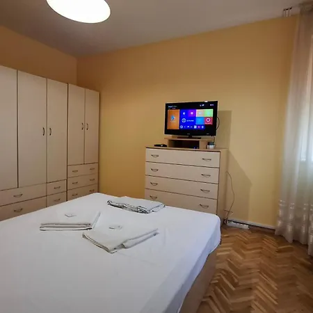 Julia - Cosy Varna